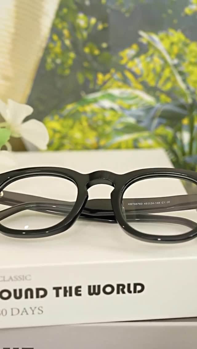 👓 メガネを外したり、掛けたり。 その繰り返し、そろそろ卒業しませんか？ 読書も、スマホも、毎日のコーデも。 もっと自然に、もっと快適に。 Eterlens THE Maestro は、 ただの老眼鏡ではありません。 遠くも近くもスムーズ